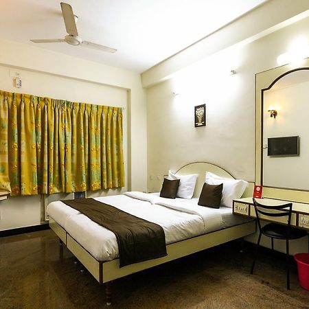 Akg Lodge Kanchipuram Buitenkant foto