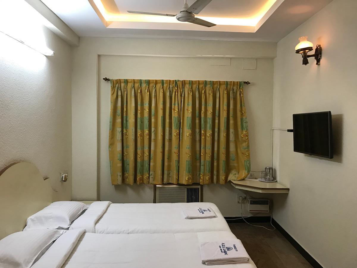 Akg Lodge Kanchipuram Buitenkant foto