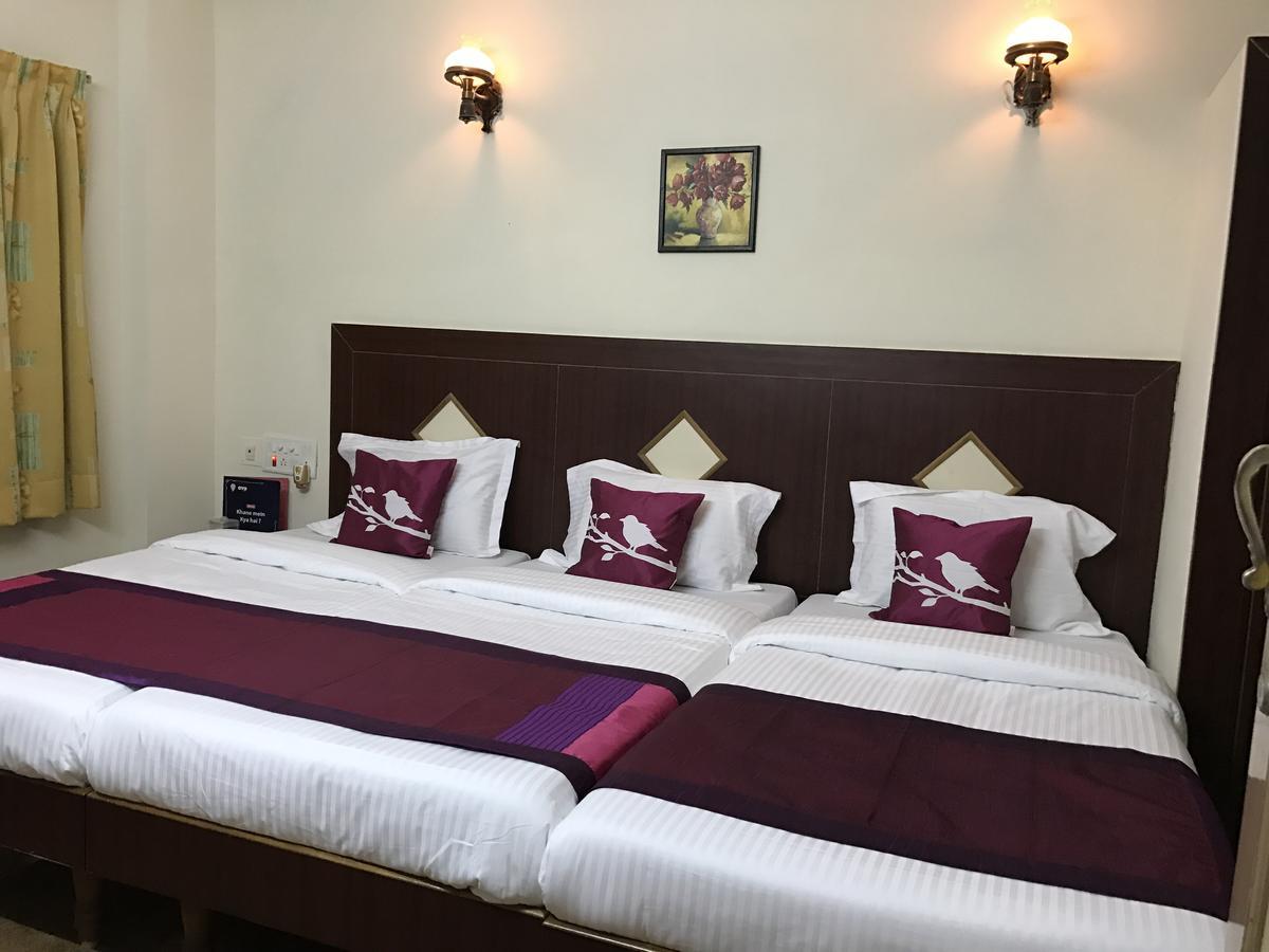 Akg Lodge Kanchipuram Buitenkant foto
